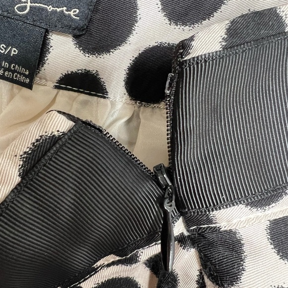 Forever 21 black polka dot mini skirt. Bow accent. Size zip. Size small. - Picture 5 of 5